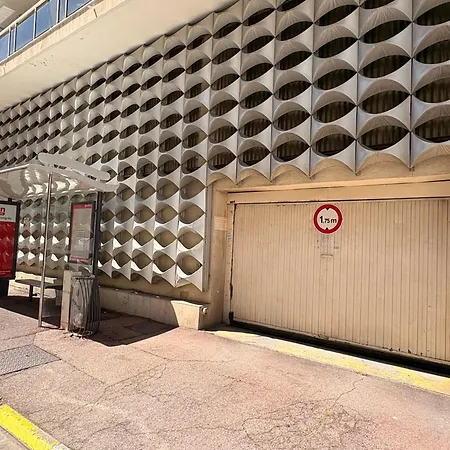 T1 Lumineux Terrasse & Parking, Coeur Juan-les-pins Antibes